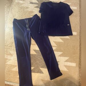 Navy blue Figs scrub set. Casma top size large. Yola skinny bottoms L/T